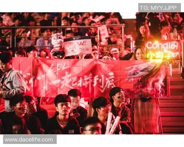 足球LPL联赛热潮来袭球迷激情四溢共庆盛事 足球LPL联赛热潮来袭球迷激情四溢共庆盛事